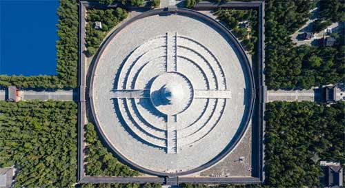 Vista aérea del Altar del Cielo en Pekín con sus tres niveles circulares de mármol blanco