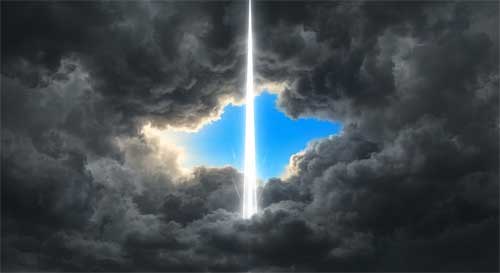Un rayo de luz brillante rompiendo abruptamente una nube oscura densa, revelando un cielo azul claro e infinito detrás