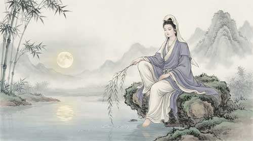Guanyin del Agua y la Luna sentado en postura relajada sobre roca musgosa junto a estanque tranquilo, luna reflejada en agua, bambú al fondo, atmósfera de quietud nocturna